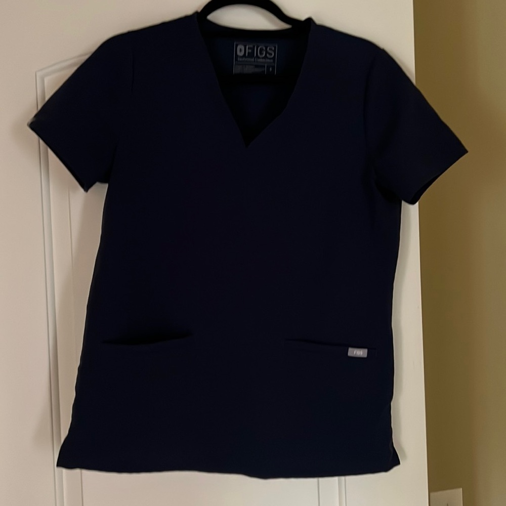 Figs navy blue three pocket scrub top, size small